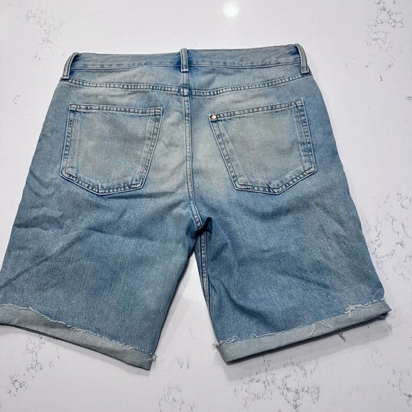 H&M regular fit distressed jean shorts - Picture 6 of 7